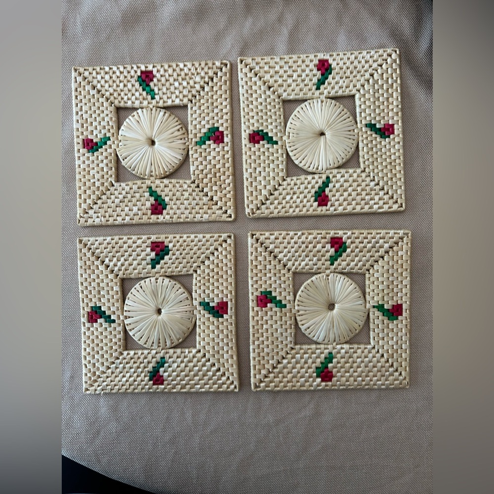Set of 4 Vintage Rose, Wicker‎ Straw Trivet Rattan Rafia ,Tan Green Red 7” Boho